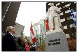 NormanBethune-Looking statue_res300